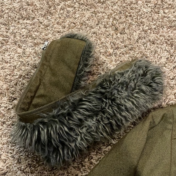SOLD😍NORTH FACE XS women’s winter/fall jacket faux fur trendy  olive green belt - Picture 17 of 17